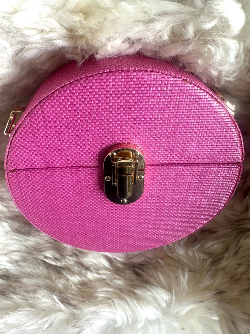 Round Mini-Bag with Bamboo Handle
Perfect for Summer - Picture 8 of 8